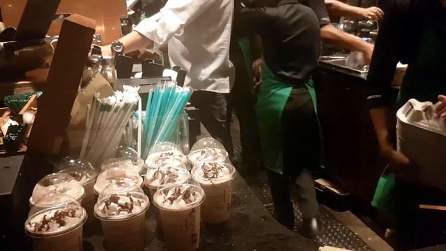 First Time Everything For ₹100! Starbucks INDIA, Mumbai Vlog | TajMahal Palace Hotel — Rj Mrunmayee