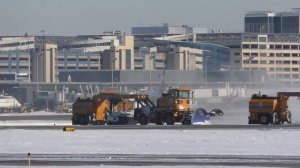 [4K] snow removal MSP Airport //  уборка снега "Международного аэропорта  в городе Миннеаполисе