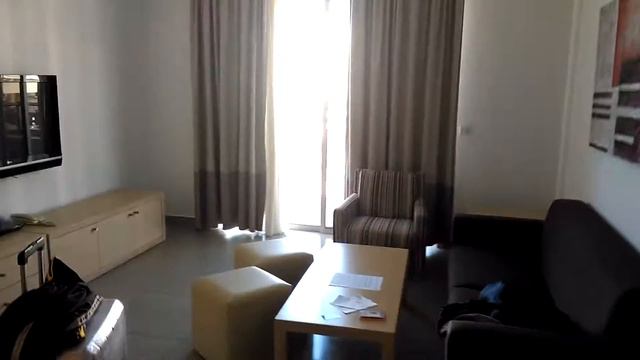 Заселились в номер. Capital Coast Resort & Spa, Paphos, Cyprus / Пафос, Кипр. смотреть онлайн