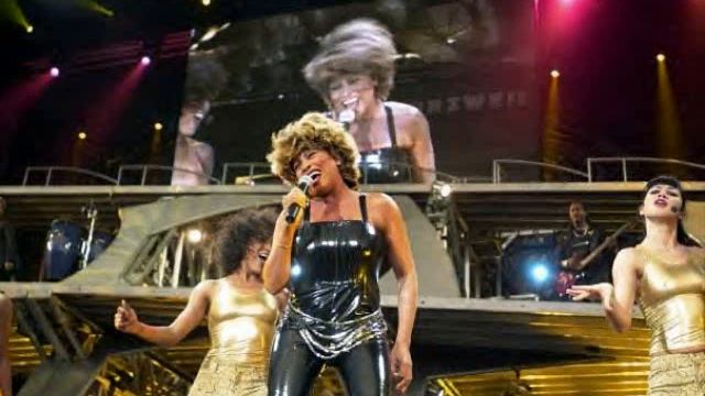 Tina Turner- We Don't Need Another Hero (Anaheim, CA 2000) смотреть онлайн