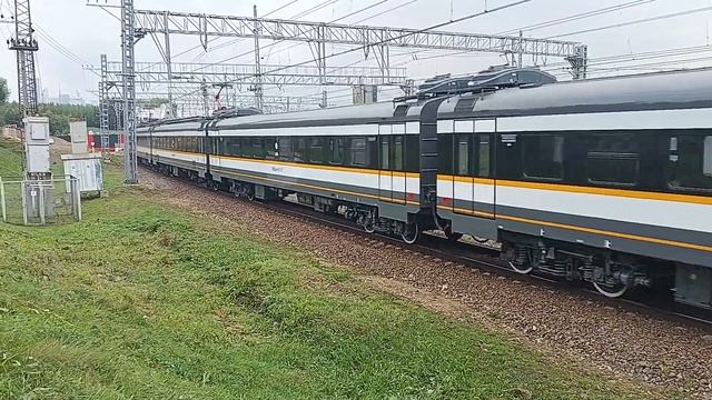 ЭП2ДМ 217 проезжает платформу Минская смотреть онлайн