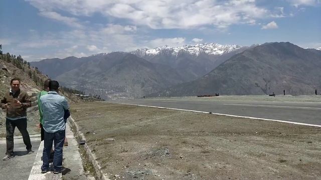 Tara air taking off at Talcha airport, Rara. смотреть онлайн