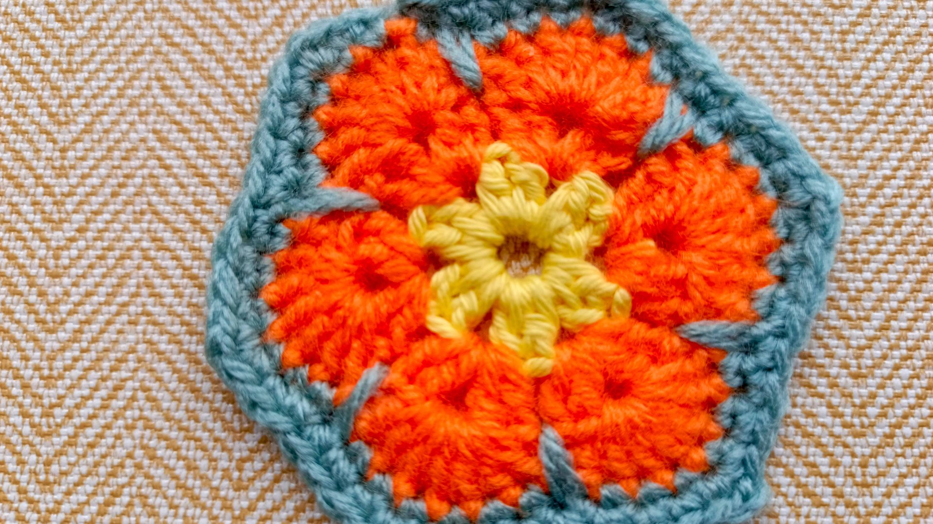 Мотив _Африканский цветок_ крючком, шестиугольник, вяжем вмести каждый ряд,пошагово смотреть онлайн