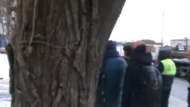 Спасатели разбирают завалы на 9 этаже взорванного дома в Шахтах смотреть онлайн