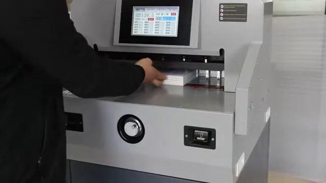 4606K Guillotine Paper Cutting Machine смотреть онлайн