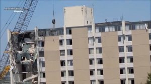 Грамотный и точный демонтаж зданий с помощью экскаватора