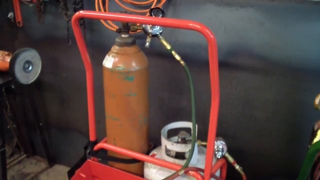 Demonstrating the best fuel oxygen cutting torch made смотреть онлайн
