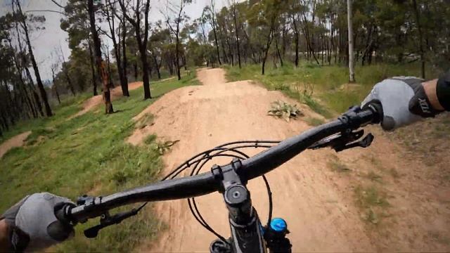 Stromlo Forest MTB Park - Evolution Jump Trail (Keats Jones Mono Montage) - GoPro Hero 10 смотреть онлайн