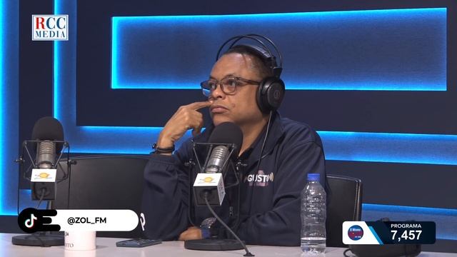 La mejor forma de tomarse una cerveza en El Mismo Golpe con Jochy смотреть онлайн