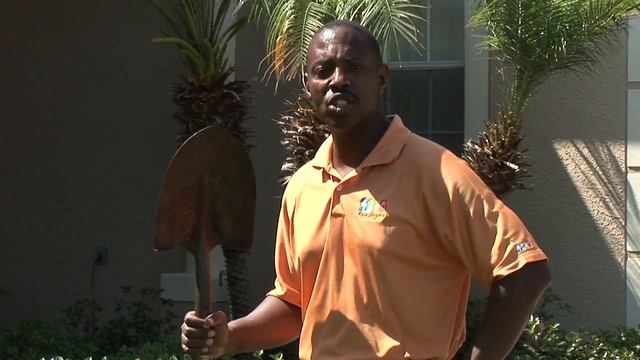 Lawn Help : How to Use a Spade Shovel смотреть онлайн