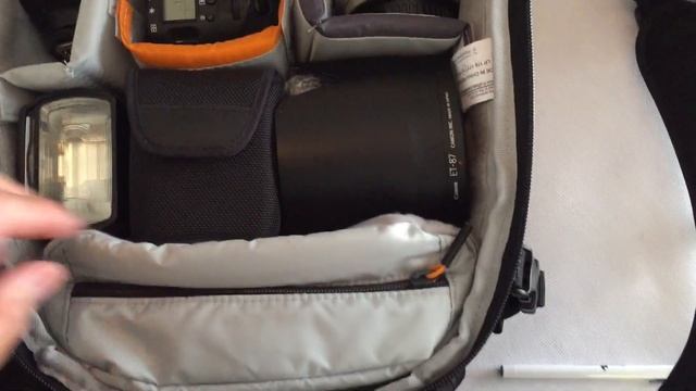 Lowepro Flipside 300 AW II - What I have in this bag смотреть онлайн