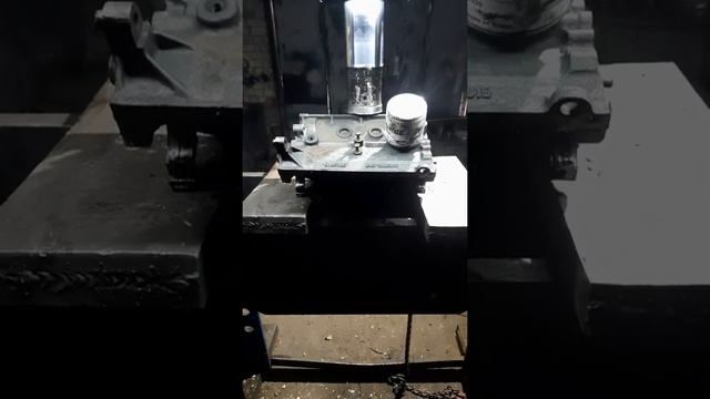 100 тонный пресс против двигателя ЗАЗ смотреть онлайн