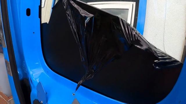 Removing rear window tint - VW Caddy Van - Tint removal смотреть онлайн