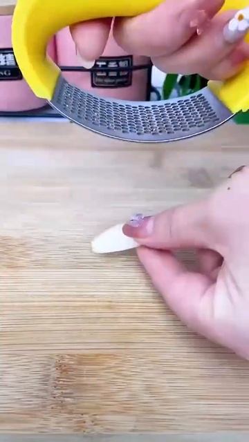 A Usefully Kitchen Garlic Press MasherLink in bio #kitchen #masher#garlicmasher#cheap #lifehacks смотреть онлайн