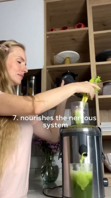 11 BENEFITS OF CELERY JUICE 🌱 #healthy #healthylifestyle #celeryjuice #morning #morningmotivation смотреть онлайн
