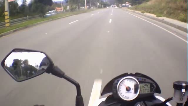 Acelerando kawasaki Z1000 de rodadas motero 100% fin con radar смотреть онлайн