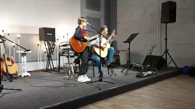 Пачка сигарет КИНО cover на гитарах смотреть онлайн