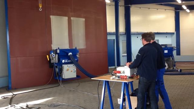 Дробеструйная машина Blastrac 900VMB смотреть онлайн