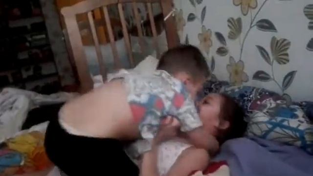 Обнимашки с братом) смотреть онлайн