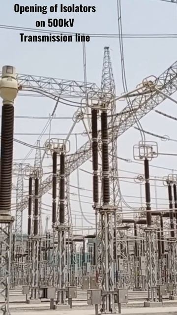 Arc forming between two ends of Isolators on 500kV transmission line. #500kv #switchyard #electrica смотреть онлайн