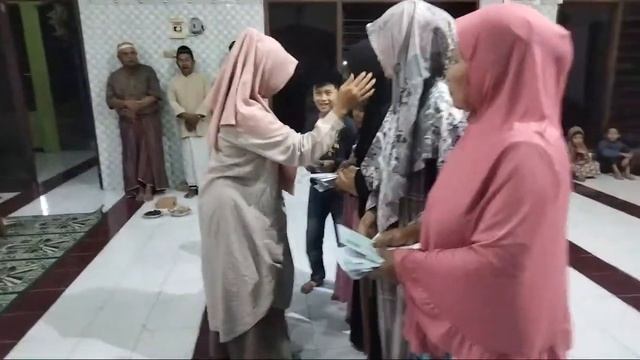 santunan anak yatim GUS AMIN KARIM sedang live! смотреть онлайн