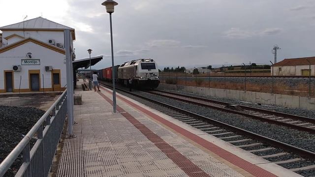 333.378.8 Renfe mercancías con teco en Montijo смотреть онлайн