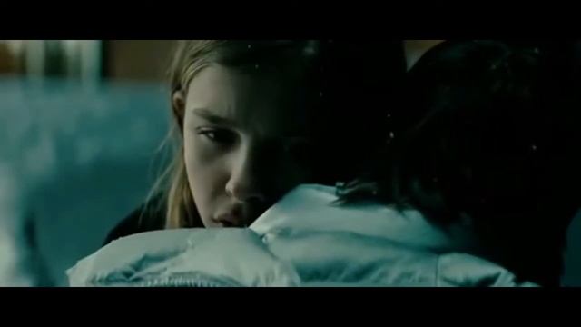 Escenas romanticas de peliculas Dejame entrar Abby y Owen 1