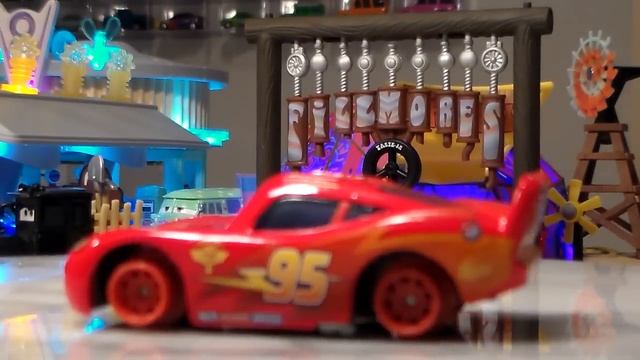 Lightning McQueen Mater NO TIRES, NEW 2016 Cars 2 Disney Pixar Mattel Diecast Unboxing Review! смотреть онлайн