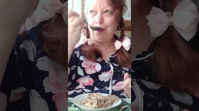 Мукбанг и болтовня смотреть онлайн