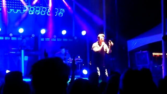 "Neon" Chris Young смотреть онлайн