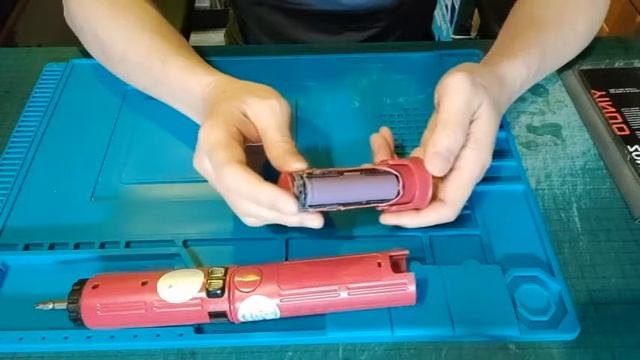 電工篇5- 轉換電批電池爲18650鋰電 (EEE DIY 5- Converting Ni-Cd battery of Screwdriver to 18650 Lion Battery) смотреть онлайн
