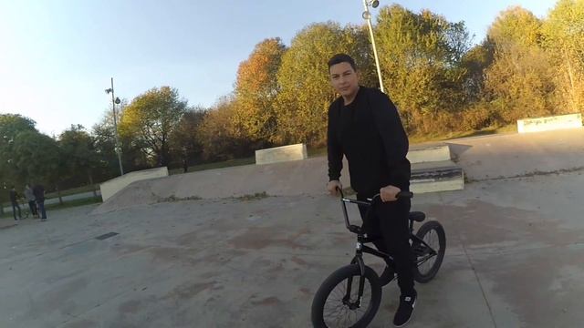 BMX VLOG: КАТАЕМ В ПАРКЕ С МЕСТНЫМИ РАЙДЕРАМИ! смотреть онлайн