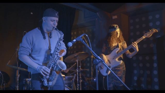 Sleep Standing - Earthtwins LIVE смотреть онлайн