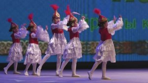 "Танец Наурыз". Школа казахского танца «Арнау», руководитель Самал Ахметова