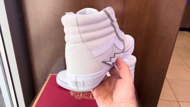 Vans Sk8 Hi Bolt White shoes смотреть онлайн