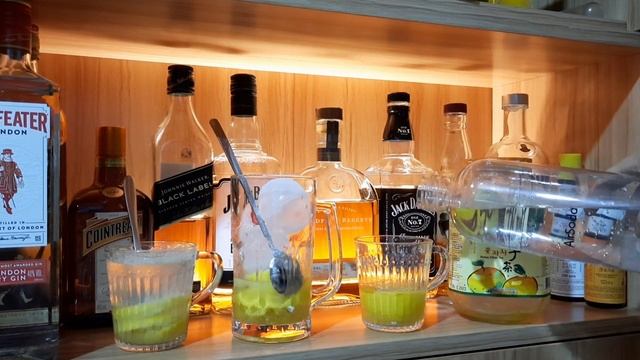 The Best Sparkling Drinks - Lemon + Honey Citron Tea смотреть онлайн