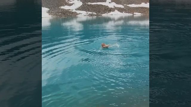 Купание в ледяном горном озере. Архыз 2021 смотреть онлайн