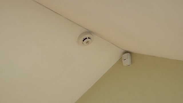 Правительство обязует жителей установить пожарные детекторы смотреть онлайн