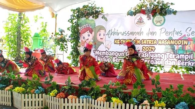 tari ondel-ondel di acara perpisahan TK Islam Satria Hasanudin Smg смотреть онлайн