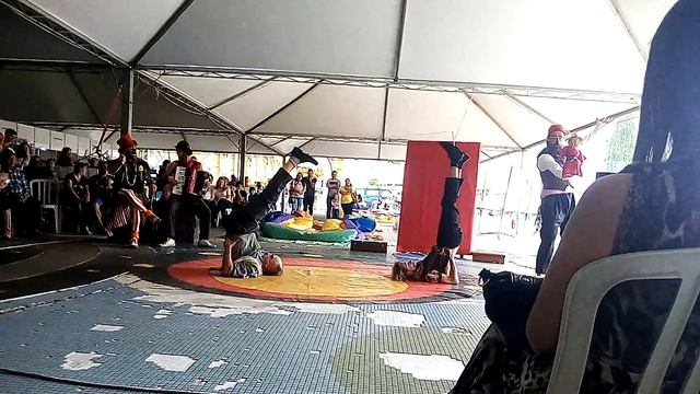 Растим ребенка за границей. Спектакль. / Raising up a child abroad. At the show. смотреть онлайн