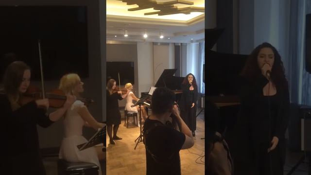 Педагог по вокалу школы Place des Arts Асмик Арутюнян смотреть онлайн