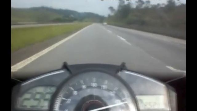 En la Yamaha R1 смотреть онлайн