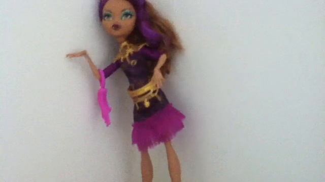 Clawdeen wolf frights camera action! |monster high reveiw video смотреть онлайн