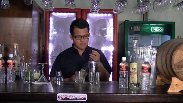 Preparando Cocteles a base de Mezcal смотреть онлайн