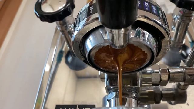 엘로치오 마누스(El Rocio MANUS espresso machine) 다크 초콜릿!! смотреть онлайн