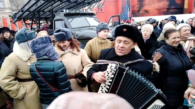 Katyusha - Soviet music on Red Square - ฟังเพลงรัสเซียที่จัสตุรัสแดง смотреть онлайн