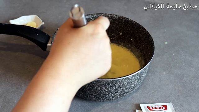 خطيرة البنات👌كيكة على شكل طارت باردة بمكونات بسيطة كتجي فنة فنة 😋... смотреть онлайн