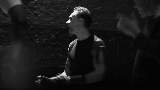 Tom Hiddleston prepares for Coriolanus at Donmar Warehouse смотреть онлайн