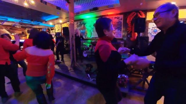 Aloha Krab - Guest singing with Dizzy Cat Band 12/30/2022 смотреть онлайн