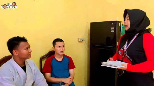 CAFE GHOIB DONI & DAFFA SALAH MASUK CAFE, TERNYATA PELAYAN NYA .....?! 😱😱😱 - SKETSA SUNDA PENDEK смотреть онлайн